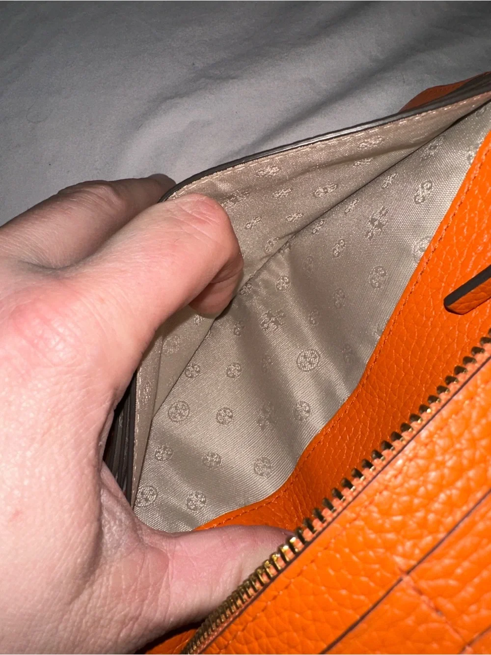 Tory Burch Pebbled Leather Zip Wallet in Camel tan gold acc like new orange int